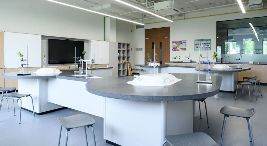 schools saturn and mercury workstations